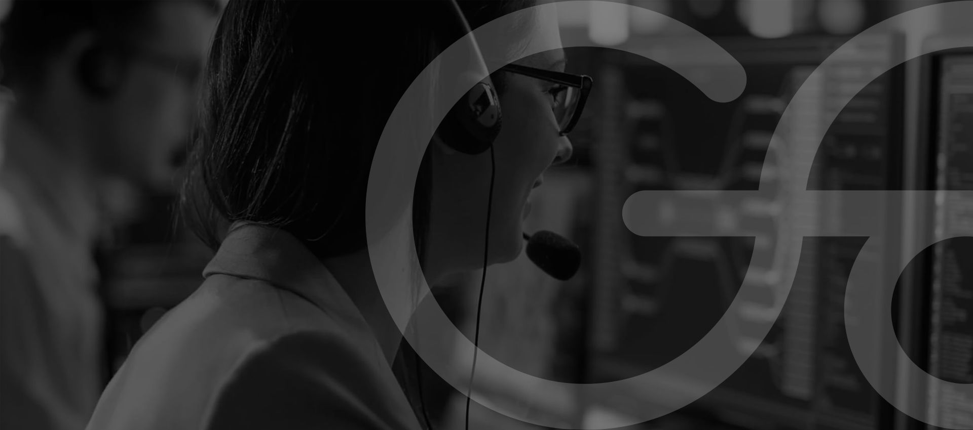 Ditcon IT-Service Köln – Professionelle IT-Dienstleistungen Frau im Headset im IT-Support – IT-Service und Betreuung in Köln