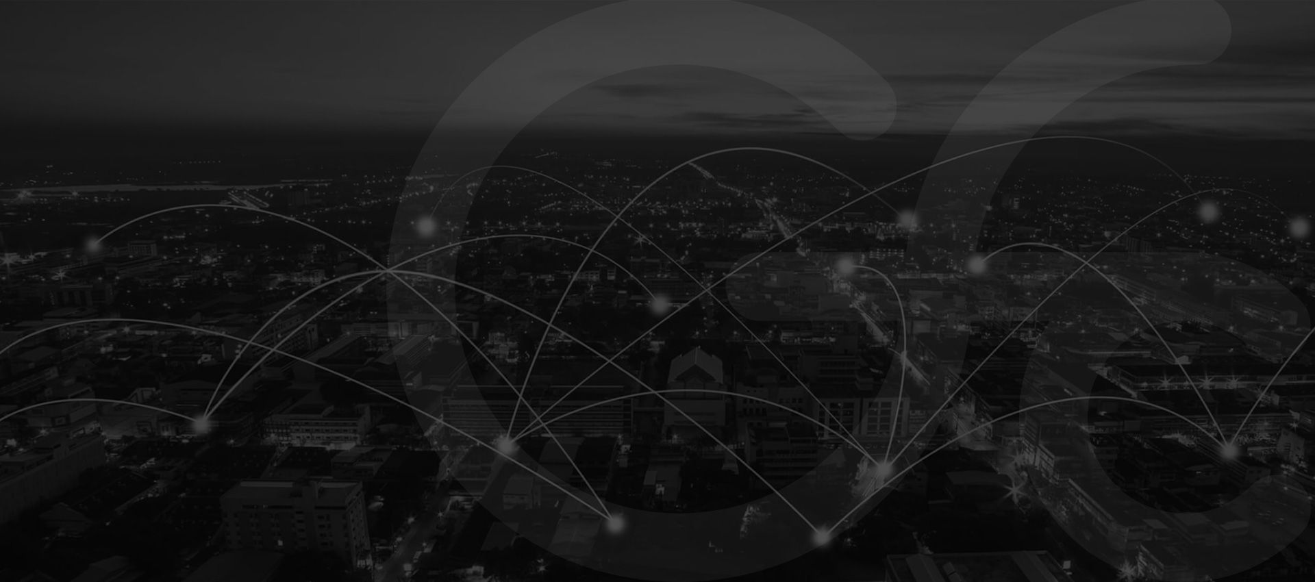 IT-Dienstleister Köln – Ditcon als starker Partner IT-Experte arbeitet an Serverrack – IT-Dienstleister und Partner in Köln
